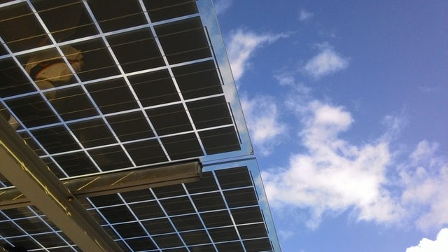 Panneaux photovoltaïques vus par dessous